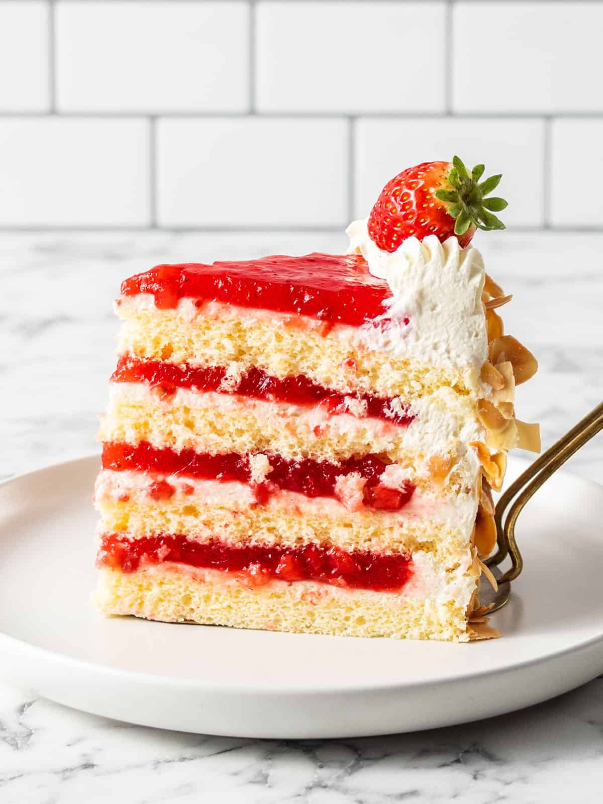 STRAWBERRY-CAKE-WEB-03.jpg
