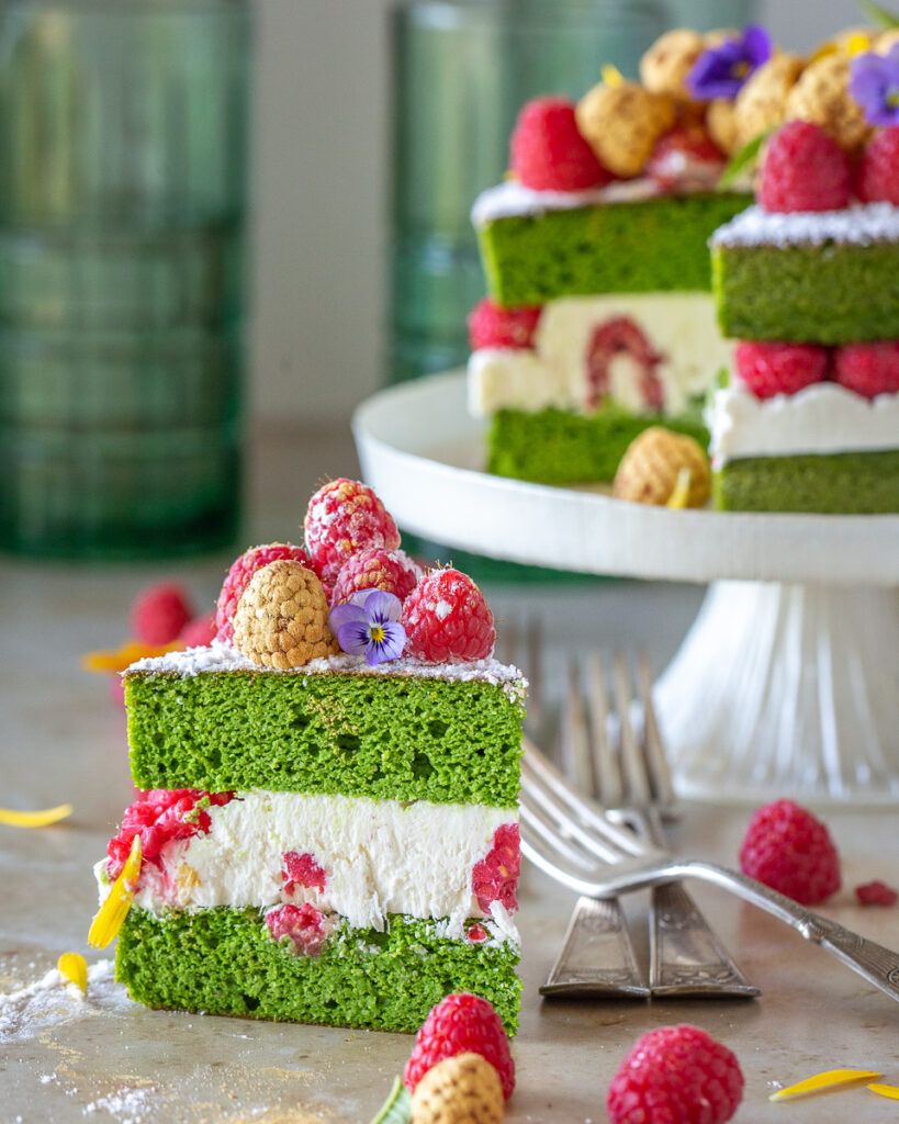 Spinach-Cake-with-Raspberries-and-Mascarpone-Cream-4-819x1024.jpg